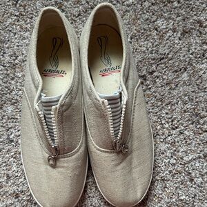 Aerosoles women’s Beige Zip-Up Sneakers